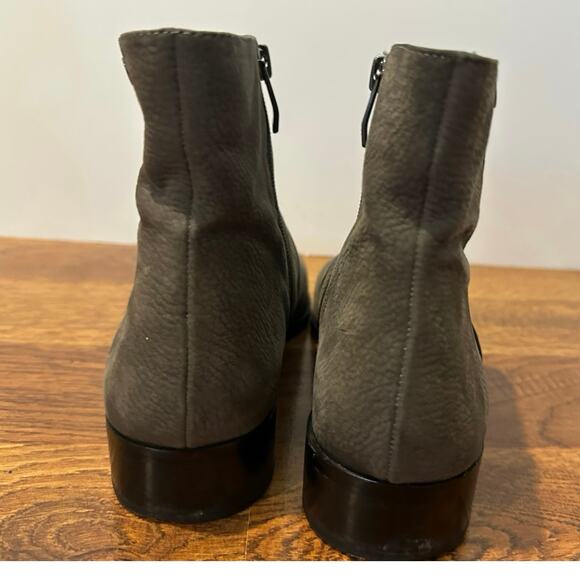 Vince Camuto Women’s Cici Gray Pebbled Leather Ankle Boots Size 9 Neutral Chic - Picture 5 of 12